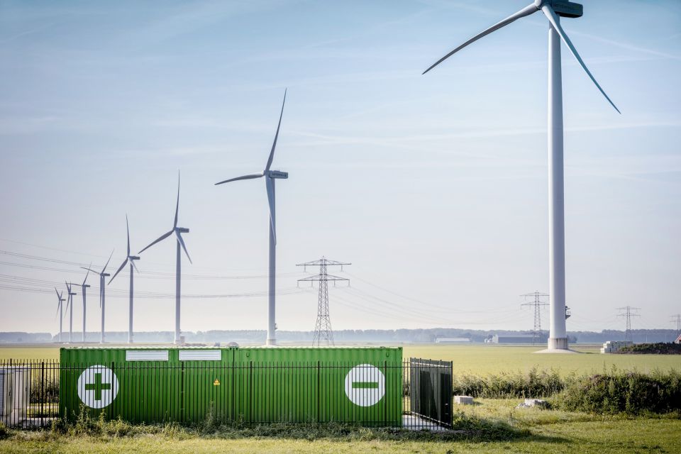 Windpark met batterij. Foto: Vattenfall